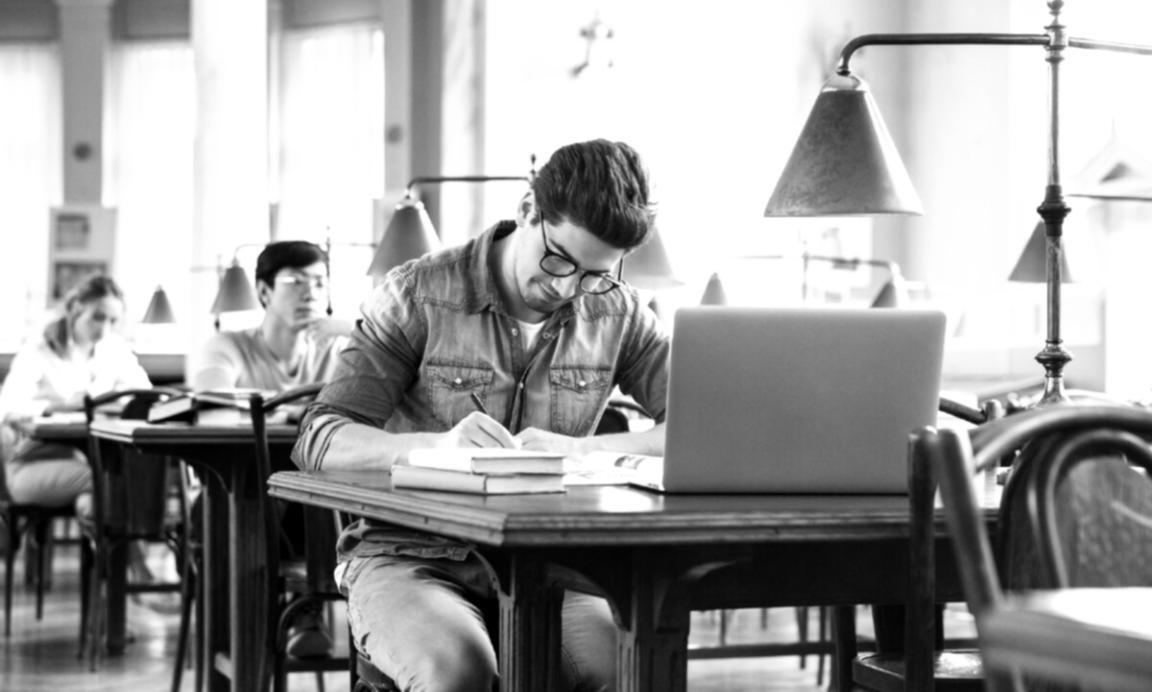 Sesión de taller práctico con herramientas fintech en Skordval, Córdoba